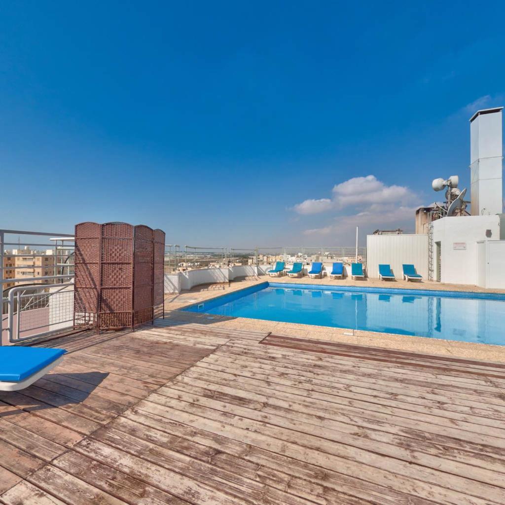 Mackenzie Beach Hotel Larnaca Exterior photo