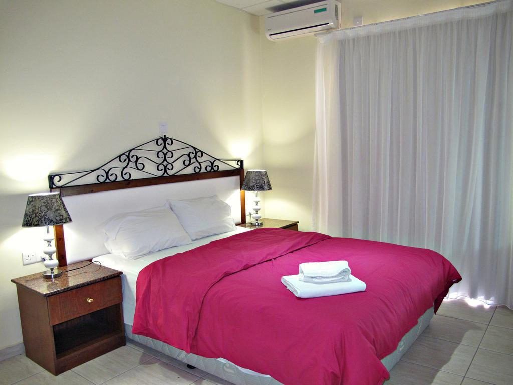 Mackenzie Beach Hotel Larnaca Exterior photo