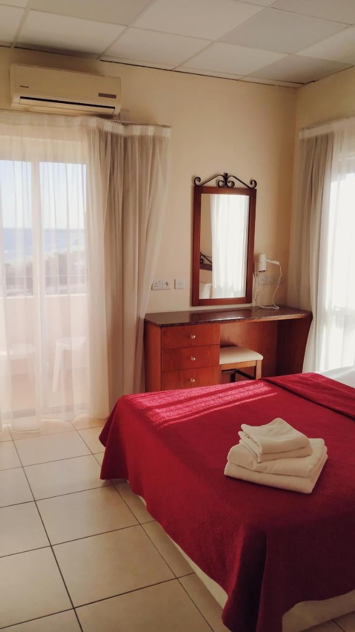 Mackenzie Beach Hotel Larnaca Exterior photo