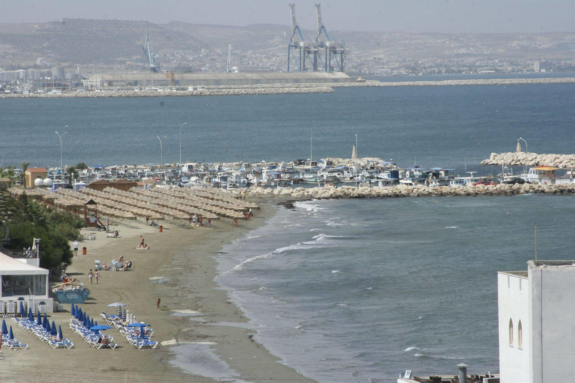 Mackenzie Beach Hotel Larnaca Exterior photo