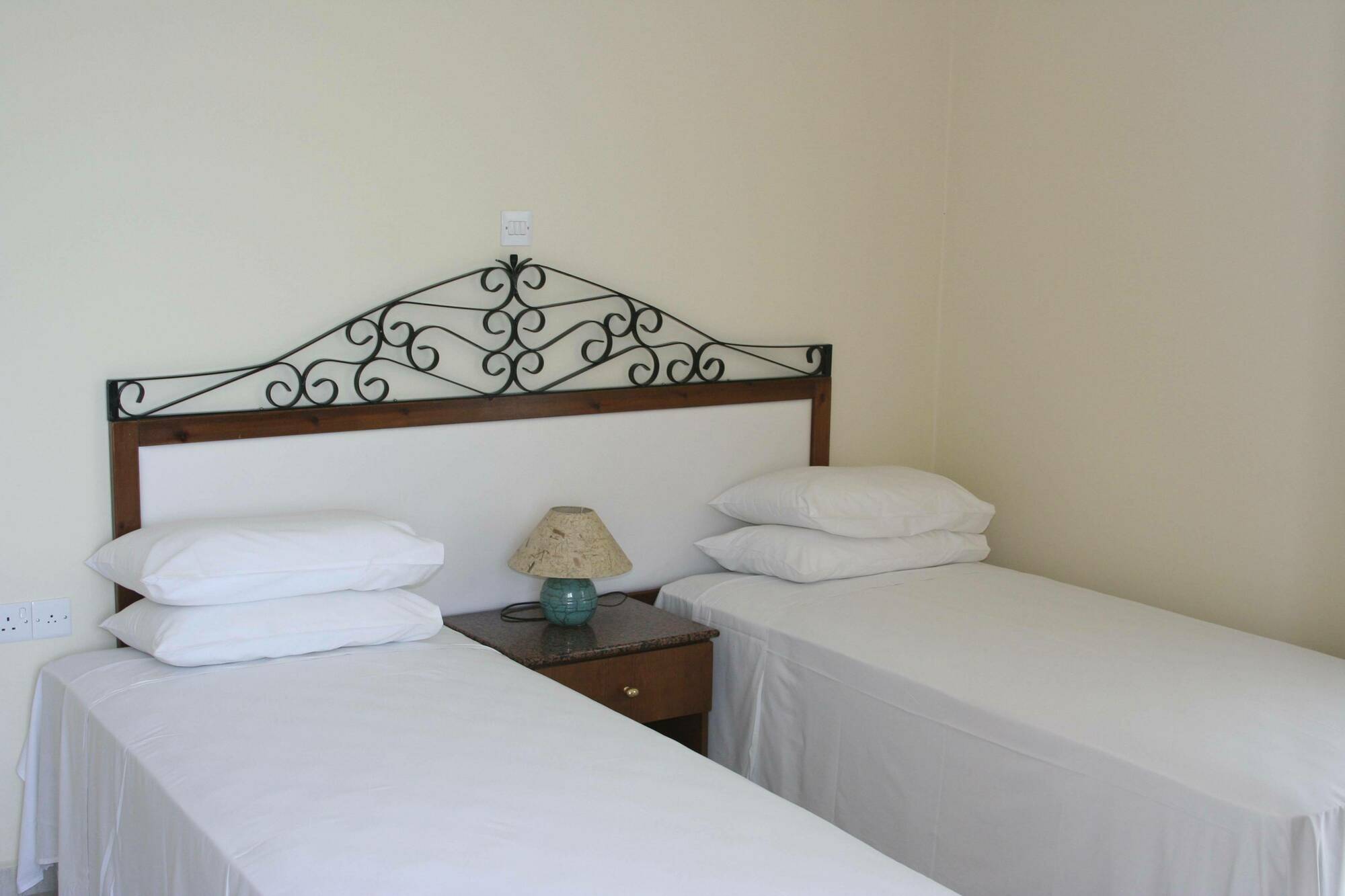 Mackenzie Beach Hotel Larnaca Exterior photo
